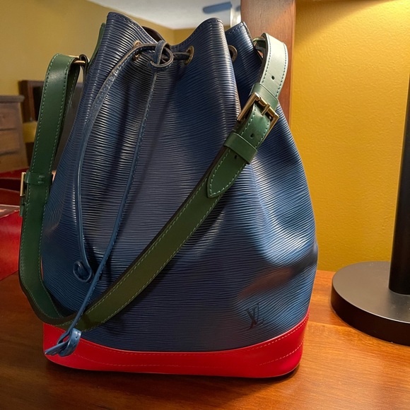 Authentic Louis Vuitton GM Epi Color Block Bucket Bag - Picture 14 of 16